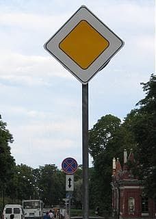 Стойка для дорожного знака